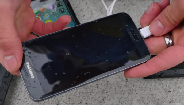 Фатальное погружение Galaxy S7 на глубину 10 м запечатлели на видео - «Новости сети»