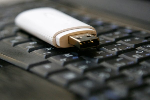 Плохие продажи USB-модемов и роутеров грозят снижением темпов роста доходов операторов - «Новости сети»