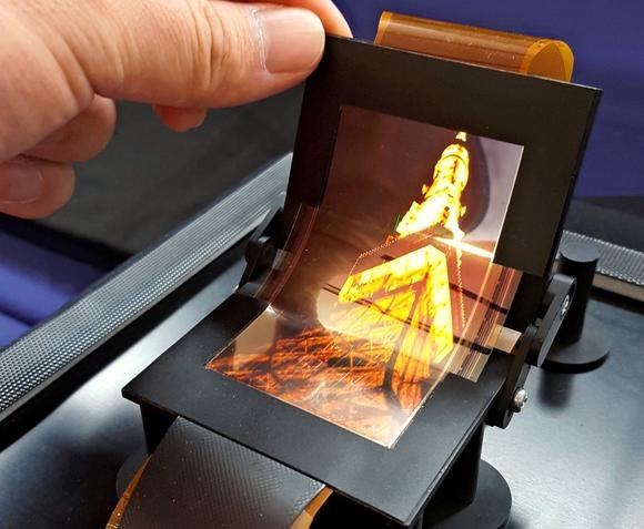 Sharp показала гибкие OLED-экраны для смартфонов и гаджетов - «Новости сети»