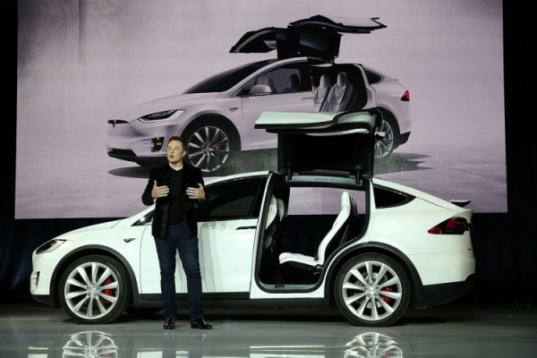 Ford переплатила $55 000 за один из первых электромобилей Tesla Model X - «Новости сети»