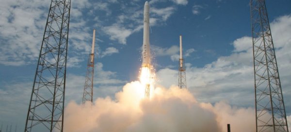 SpaceX впервые получила контракт на запуск спутника для Пентагона - «Новости сети»