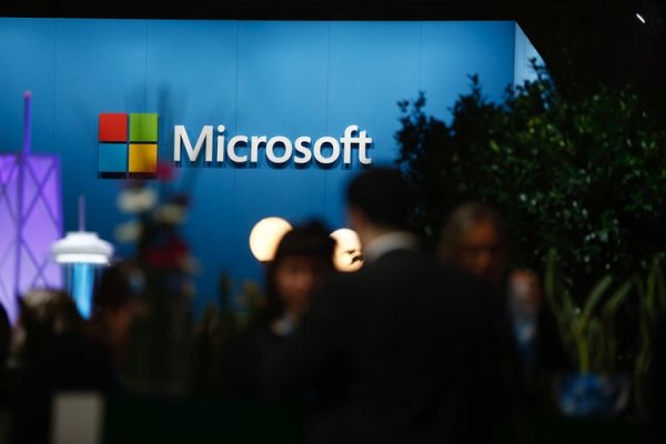 Microsoft официально отказалась от выпуска кнопочных мобильных телефонов - «Новости сети»