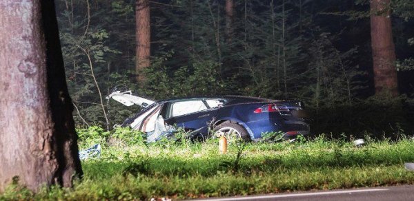 У попавшего в Нидерландах в аварию Tesla Model S не был включён автопилот - «Новости сети»