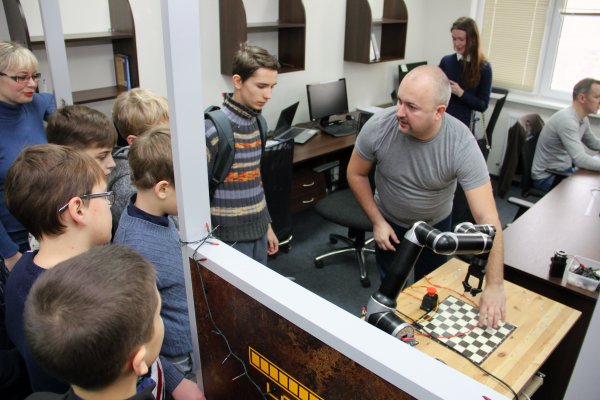 Фотофакт: более 400 школьников побывали в минских IT-компаниях - «Интернет и связь» Фотофакт: более 400 школьников побывали в минских IT-компаниях - «Интернет и связь»