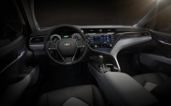 Новый седан Toyota Camry: яркий дизайн и передовые технологии - «Новости сети»