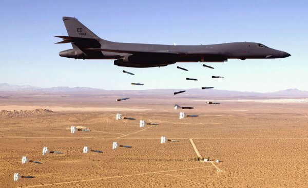 Что известно о B-1B Lancer — американском бомбардировщике, "толкающем" КНДР к ядерной войне - «Интернет и связь» Что известно о B-1B Lancer — американском бомбардировщике, "толкающем" КНДР к ядерной войне - «Интернет и связь»
