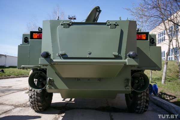 Хищник из Борисова: тест новейшего белорусского броневика, сконструированного девушкой - «Интернет и связь» Хищник из Борисова: тест новейшего белорусского броневика, сконструированного девушкой - «Интернет и связь»