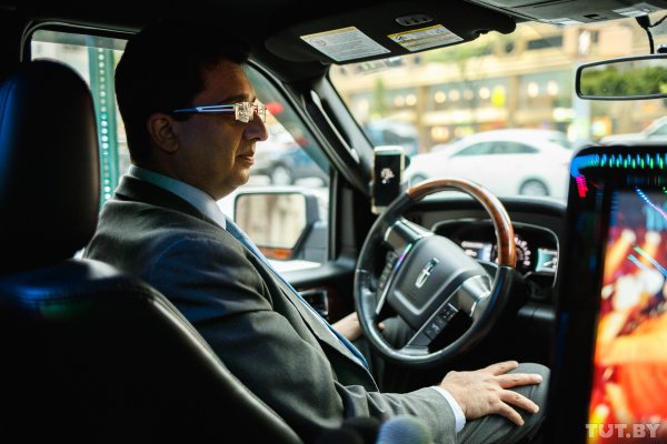 "Жизнь слишком коротка". Как таксист из Нью-Йорка после смерти сына дарит радость людям | - «Интернет и связь»