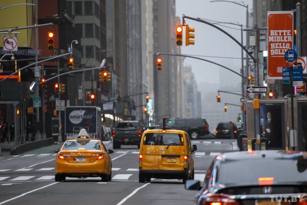 "Жизнь слишком коротка". Как таксист из Нью-Йорка после смерти сына дарит радость людям | - «Интернет и связь»