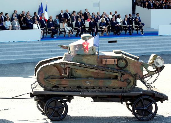 Фотофакт. Трампу во Франции показали уникальные 100-летние танки | - «Интернет и связь» Фотофакт. Трампу во Франции показали уникальные 100-летние танки | - «Интернет и связь»