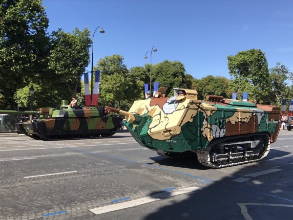 Фотофакт. Трампу во Франции показали уникальные 100-летние танки | 42.TUT.BY - «Интернет и связь»
