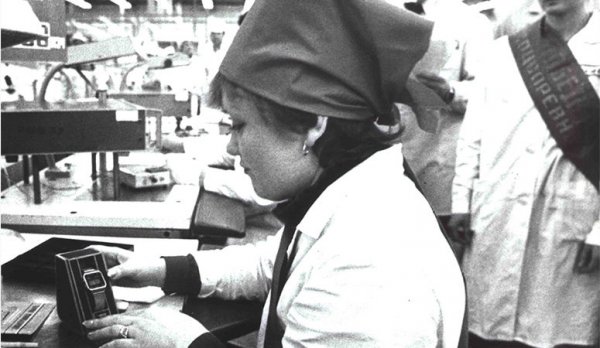 "И по 30 лет шли". Как в Минске делали легендарные часы "Электроника" | - «Интернет и связь»