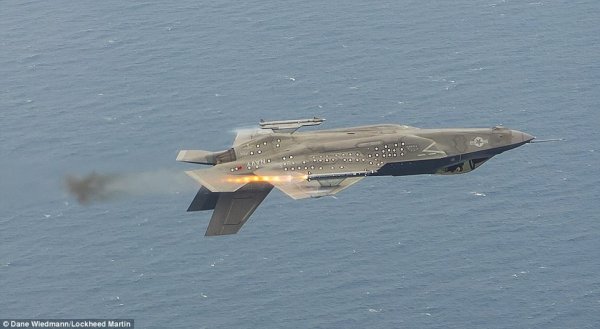 Картинка дня: сверхдорогой F-35 стреляет "вверх ногами" - «Интернет и связь»