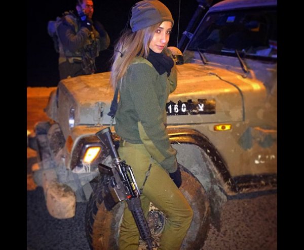 Рядовая израильской армии стала звездой Instagram | - «Интернет и связь»