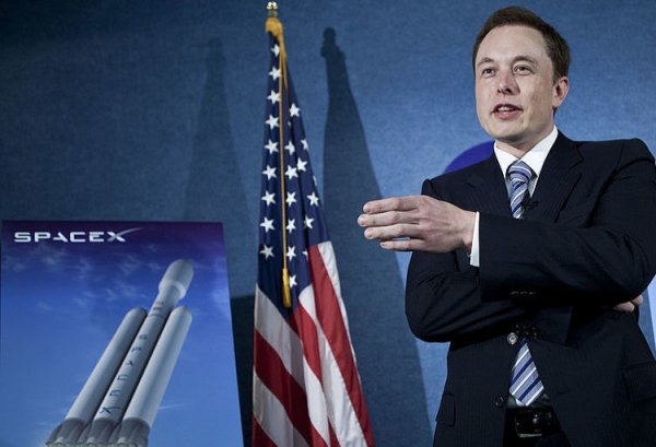 Элон Маск показал прототип скафандра SpaceX - «Новости сети»