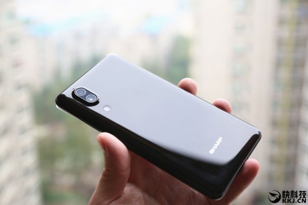 Sharp представила безрамочный смартфон Aquos S2 за 420 долларов | - «Интернет и связь»