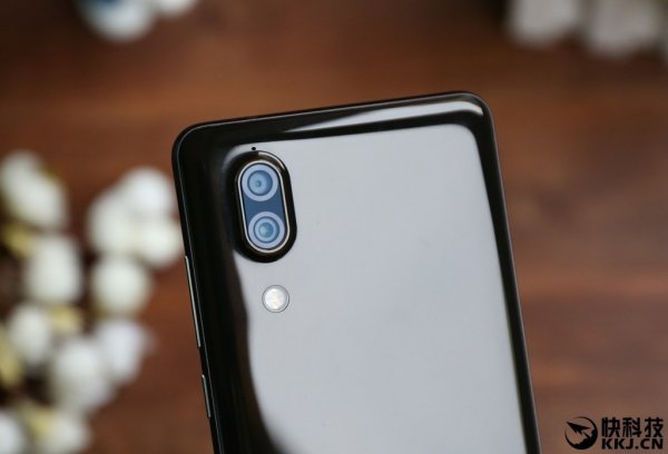 Sharp представила безрамочный смартфон Aquos S2 за 420 долларов | - «Интернет и связь»