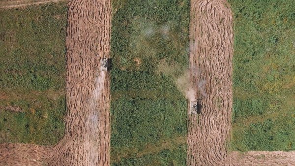 Танкисты ответили трактористу: гигантский логотип World of Tanks появился под Борисовом | - «Интернет и связь» Танкисты ответили трактористу: гигантский логотип World of Tanks появился под Борисовом | - «Интернет и связь»