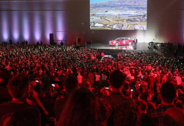 Tesla привлечёт $1,5 млрд для расширения производства Model 3 - «Новости сети»