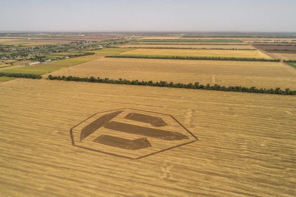 Тракторист нарисовал на поле 200-метровый логотип World of Tanks | 42.TUT.BY - «Интернет и связь»