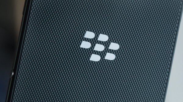 В октябре выйдет первый водостойкий смартфон BlackBerry - «Новости сети»