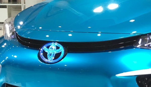 В Toyota изобретены «прозрачные» кузовные стойки - «Новости сети»