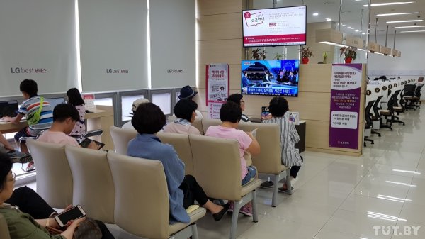 Здесь можно купить телевизор и сделать маникюр. Как выглядит фирменный магазин LG в Корее | - «Интернет и связь»