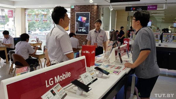 Здесь можно купить телевизор и сделать маникюр. Как выглядит фирменный магазин LG в Корее | - «Интернет и связь»