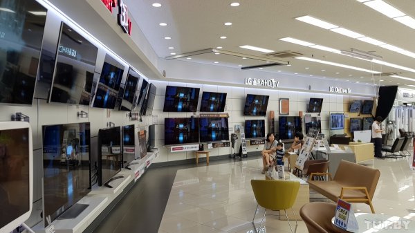 Здесь можно купить телевизор и сделать маникюр. Как выглядит фирменный магазин LG в Корее | - «Интернет и связь»