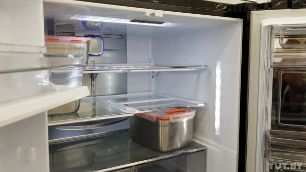 Здесь можно купить телевизор и сделать маникюр. Как выглядит фирменный магазин LG в Корее | - «Интернет и связь»