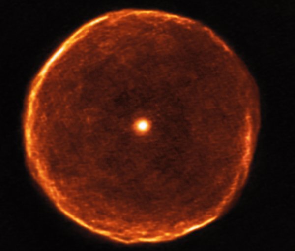 Фото дня: холодная звезда, сбросившая оболочку - «Новости сети»