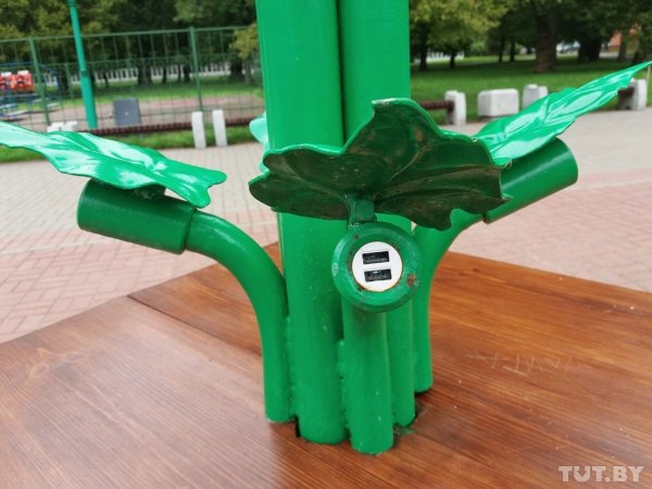 Фотофакт. В брестском парке появилась беседка на солнечных батареях для зарядки гаджетов | - «Интернет и связь» Фотофакт. В брестском парке появилась беседка на солнечных батареях для зарядки гаджетов | - «Интернет и связь»