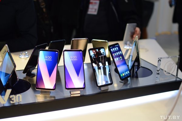 Главные смартфоны IFA 2017: чем нам запомнились флагманы LG V30 и Moto X4  - «Интернет и связь»