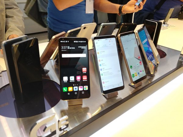 Главные смартфоны IFA 2017: чем нам запомнились флагманы LG V30 и Moto X4 | - «Интернет и связь»