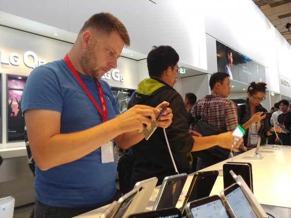 Главные смартфоны IFA 2017: чем нам запомнились флагманы LG V30 и Moto X4 | - «Интернет и связь»