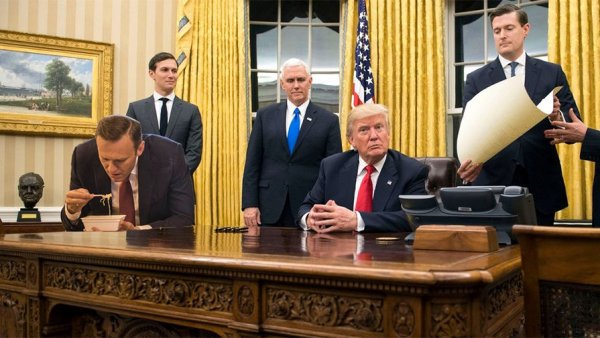 Навальный с "Дошираком" стал интернет-мемом | - «Интернет и связь»