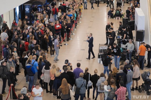 Невероятный ажиотаж: как прошло открытие нового магазина Apple в Минске | - «Интернет и связь»