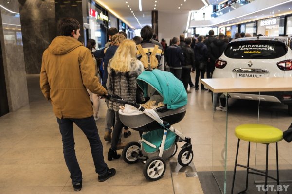 Невероятный ажиотаж: как прошло открытие нового магазина Apple в Минске | - «Интернет и связь»