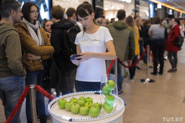 Невероятный ажиотаж: как прошло открытие нового магазина Apple в Минске | - «Интернет и связь»