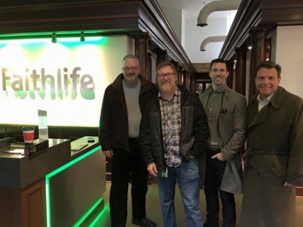 Почему не стоит выкладывать фотографии билетов и ключей в социальные сети | - «Интернет и связь»