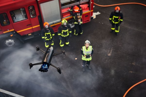 Беспилотники Parrot Bebop-Pro Thermo и Bluegrass предназначены для тушения пожаров и сельского хозяйства - «Новости сети»