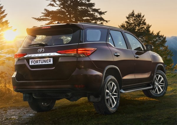 Цена нового внедорожника Toyota Fortuner в России составит от 2,6 млн рублей - «Новости сети»