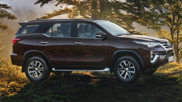 Цена нового внедорожника Toyota Fortuner в России составит от 2,6 млн рублей - «Новости сети»
