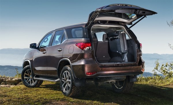 Цена нового внедорожника Toyota Fortuner в России составит от 2,6 млн рублей - «Новости сети»