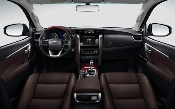 Цена нового внедорожника Toyota Fortuner в России составит от 2,6 млн рублей - «Новости сети»