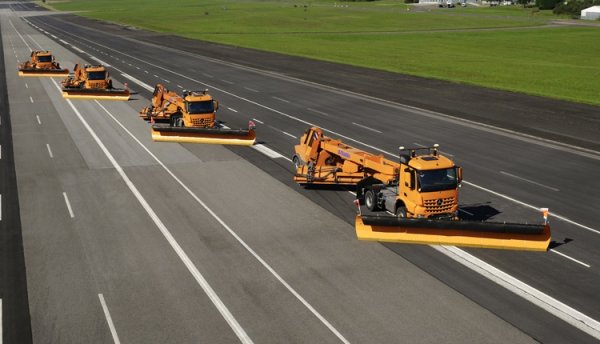 Daimler AG испытывает самоуправляемые снегоуборщики - «Новости сети»