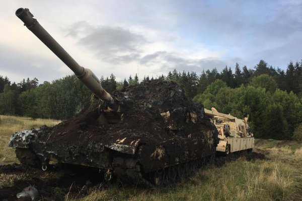 Фотофакт. Американский танк M1A2 Abrams провалился в болото на учениях Aurora 17 | - «Интернет и связь» Фотофакт. Американский танк M1A2 Abrams провалился в болото на учениях Aurora 17 | - «Интернет и связь»