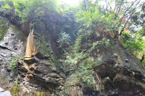 Фотофакт. Китайская скала "откладывает яйца" | - «Интернет и связь»