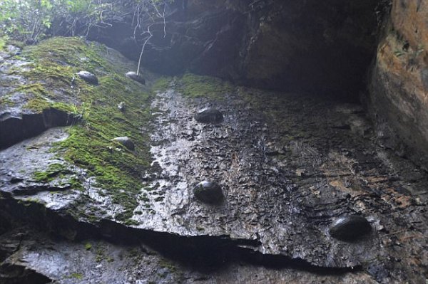 Фотофакт. Китайская скала "откладывает яйца" | - «Интернет и связь»