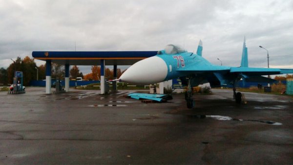 Истребитель Су-27 заехал на автозаправку в Тверской области  - «Интернет и связь»